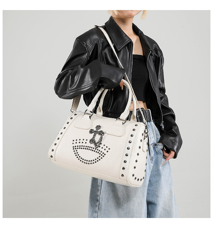 Women's Pu Leather Cross Classic Style  Chain Pillow Shape Zipper Shoulder Bag Handbag Crossbody Bag display picture 1