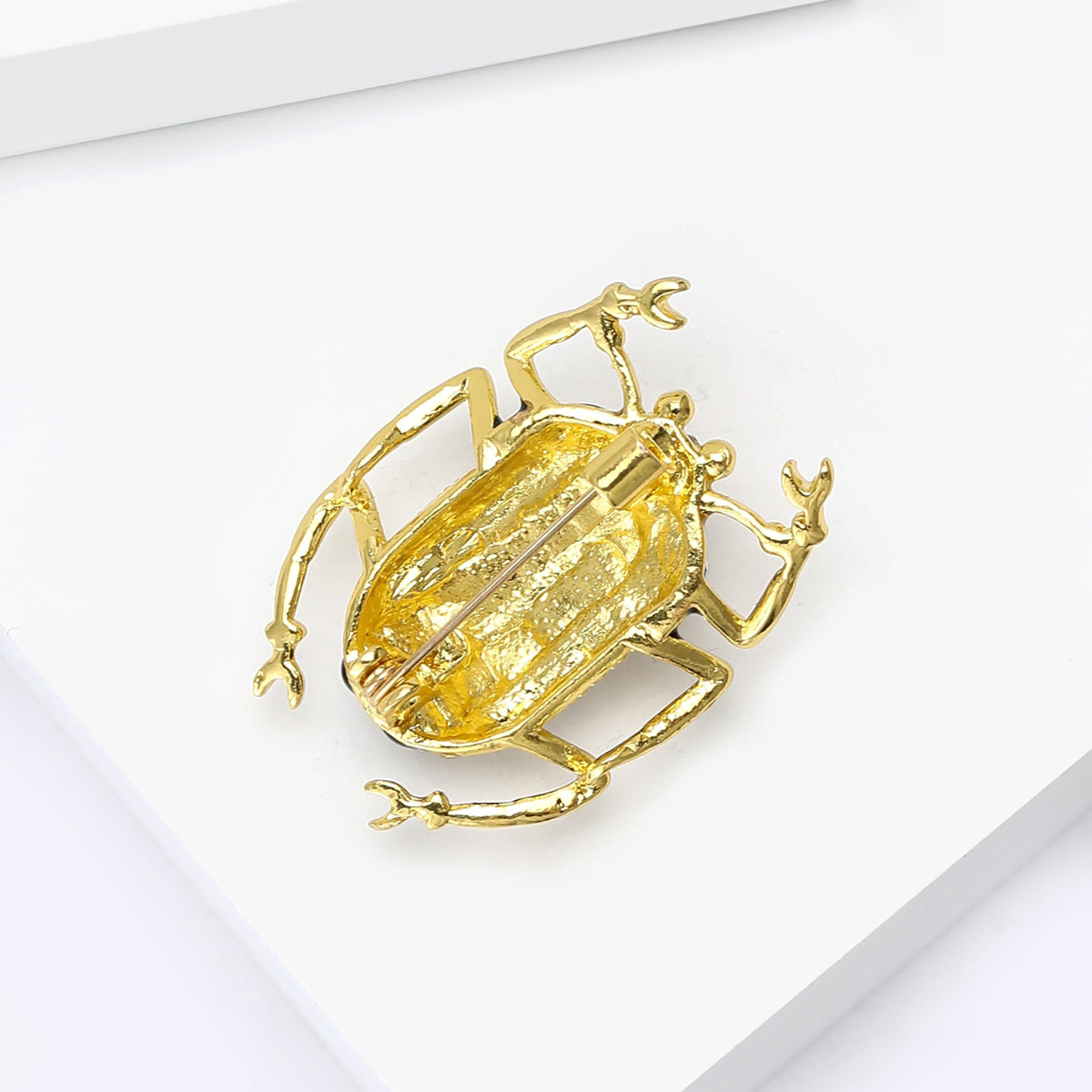 Europe and the United States hot-selling alloy enamel rhinestone beetle brooch exquisite creative men's and women's clothing corsage jewelry pins