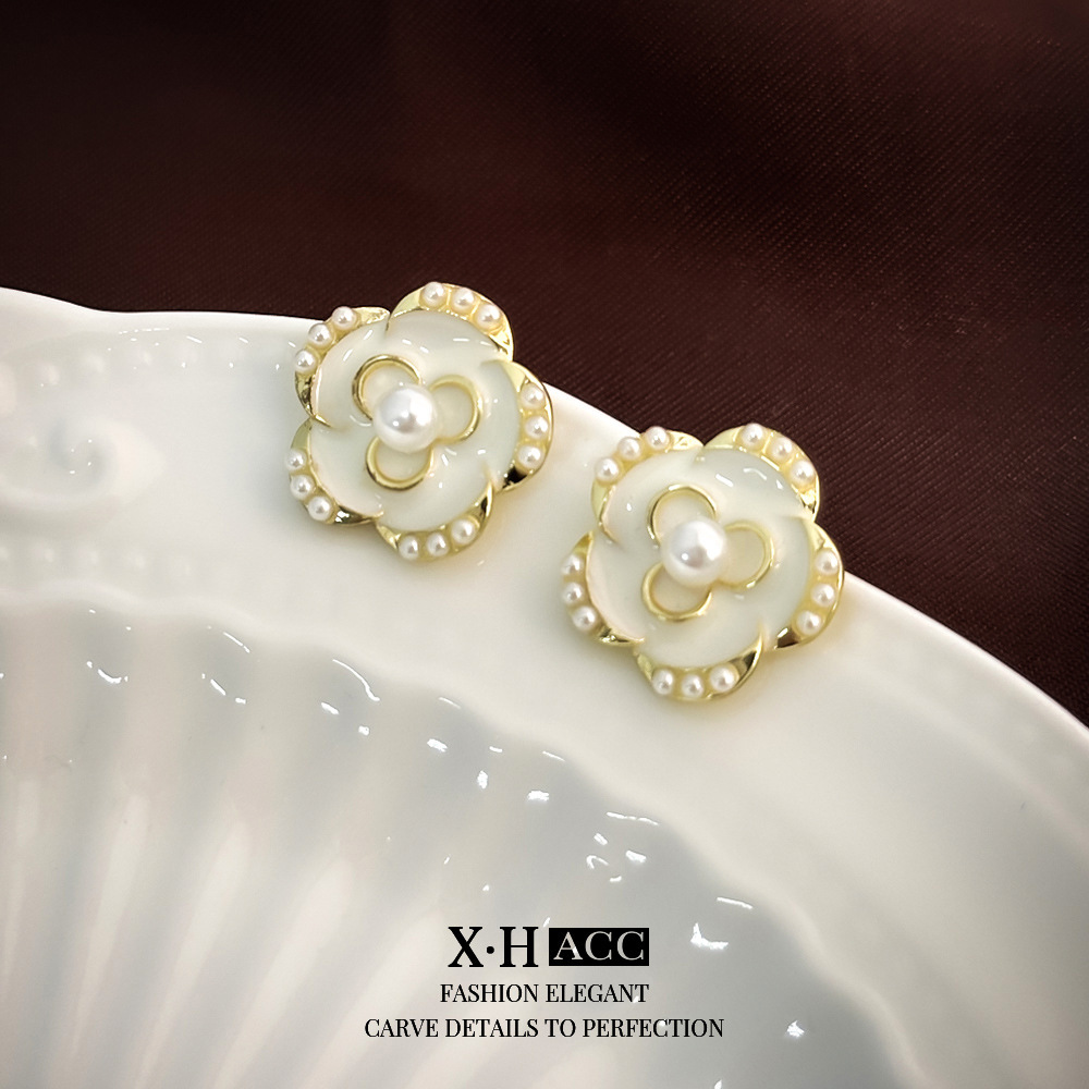 Aguja de plata de moda alta sensación de diamante de goteo de aceite pendientes nicho universal elegante pernos de orejas ligero lujoso temperamento simple orejas para mujeres