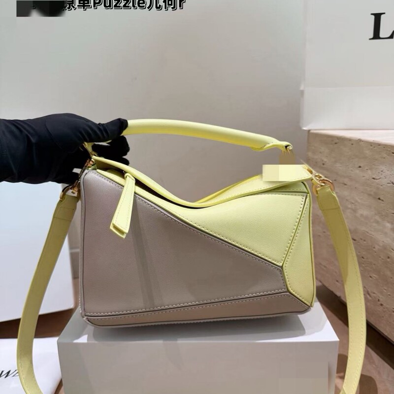 2025 New Model Handbag, Shoulder Bag, Crossbody Bag, Light Luxury Loewe Geometric Bag, Cowhide Leather, Clean Quality 2025 New Model Handbag, Shoulder Bag, Crossbody Bag, Light Luxury Loewe Geometric Bag, Cowhide Leather, Clean Quality