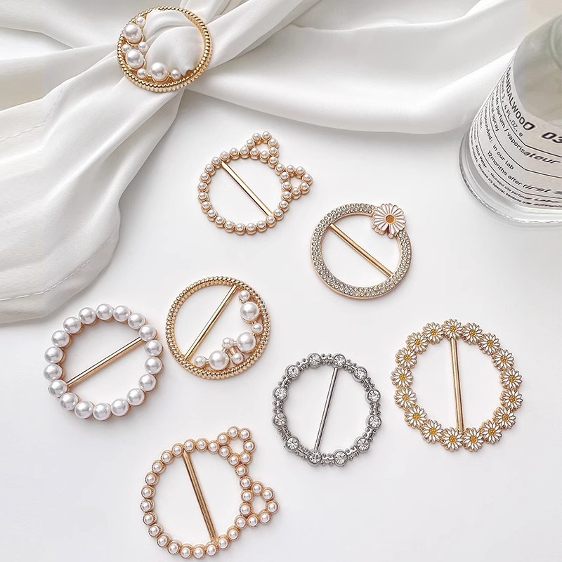 Hebilla anudada en las esquinas de la ropa mujer 2025 nuevo hebilla de toalla de seda botón de perlas de alta gama hebilla de hebilla de ropa de alta gama