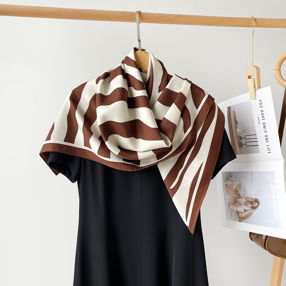 Damen Quadratisches Seidentuch Mit Zebra-muster Als Hijab_voghion.com