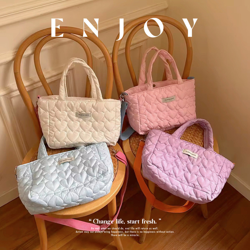 Soft quilted heart hand bag Korean style ins sweet girl portable lunch bag crossbody shoulder bag