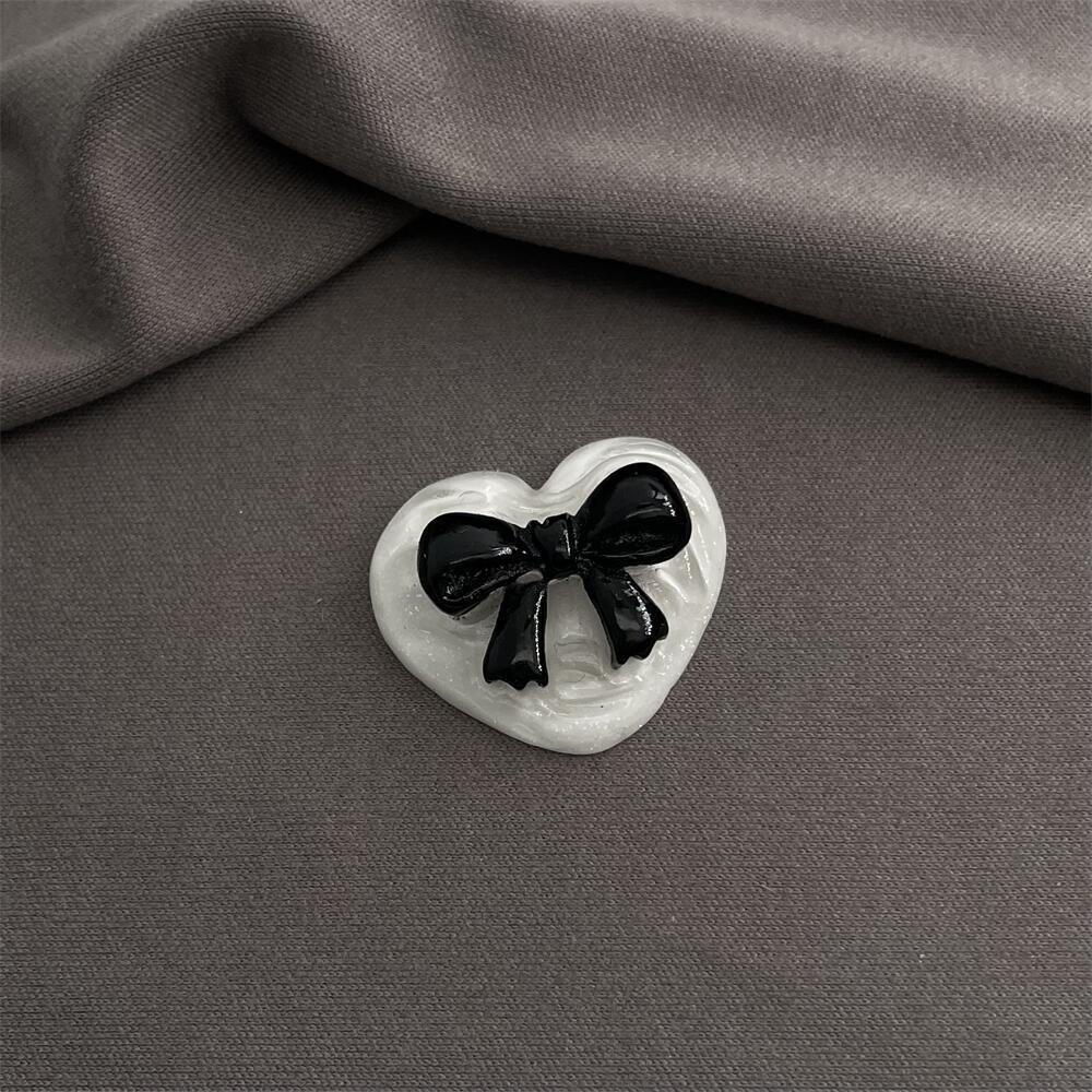 검은 나비 넥타이 흰색 사랑