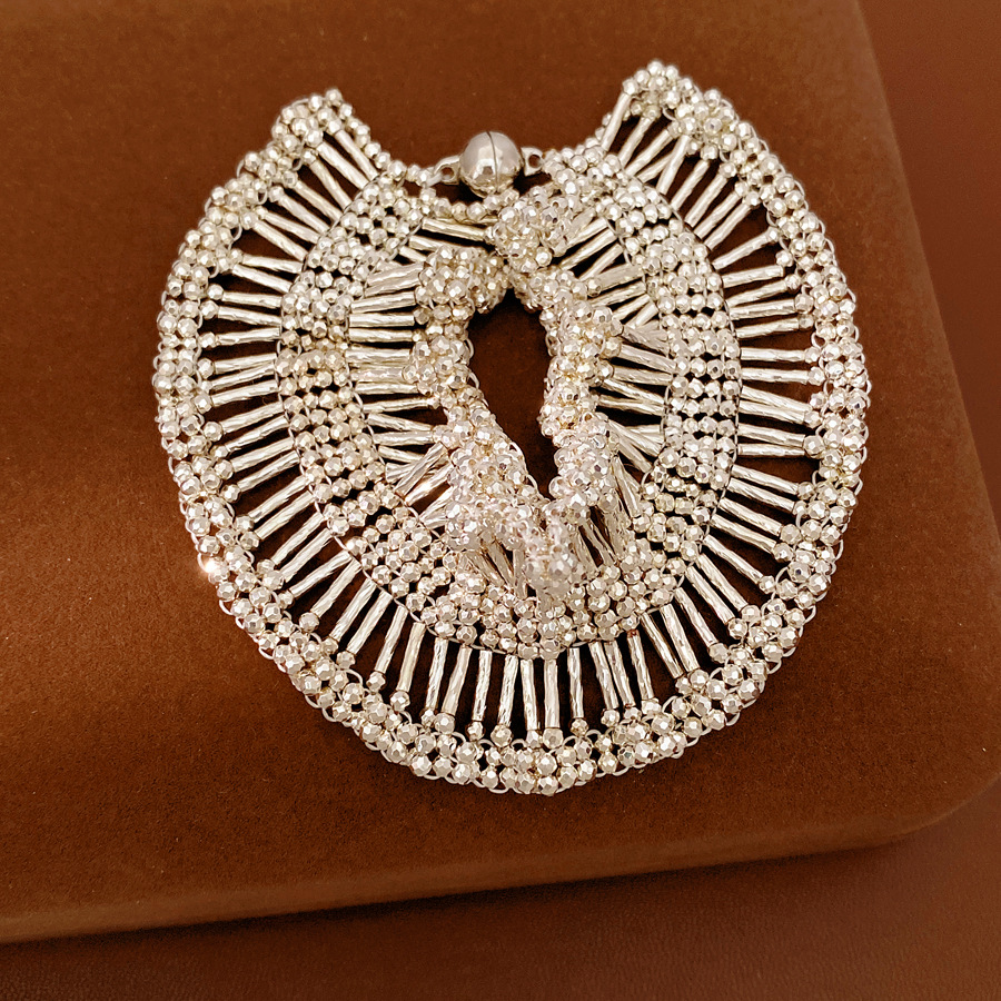 Viento frío collar de encaje plegado lujo ligero nicho de alta calidad cadena de clavícula estilo europeo y americano personalidad conjunto de joyería de moda