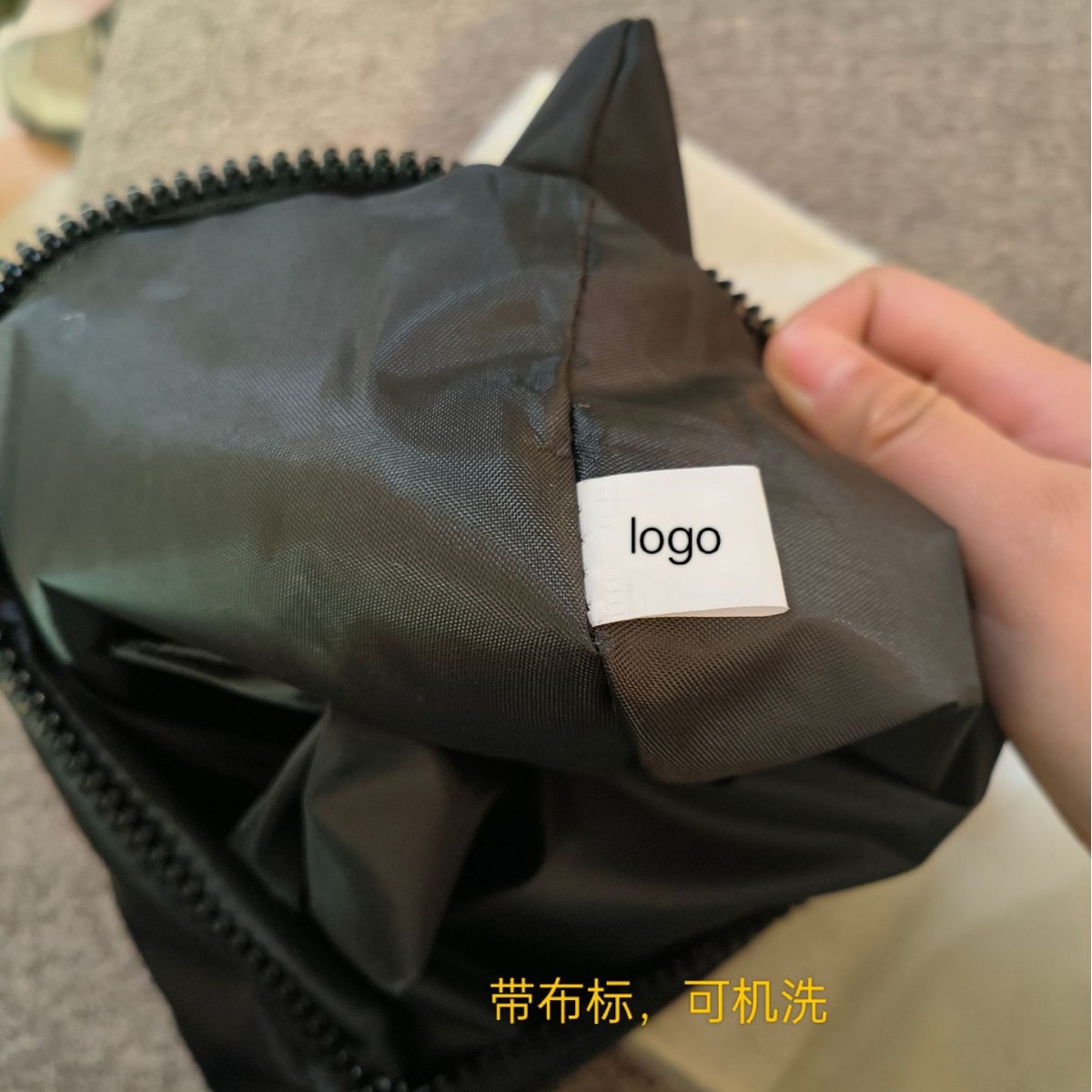 ファッションの新型の小さい香風の化粧袋のダウンジャケットの純色の携帯化粧品の収納袋の日常の軽い洗濯袋