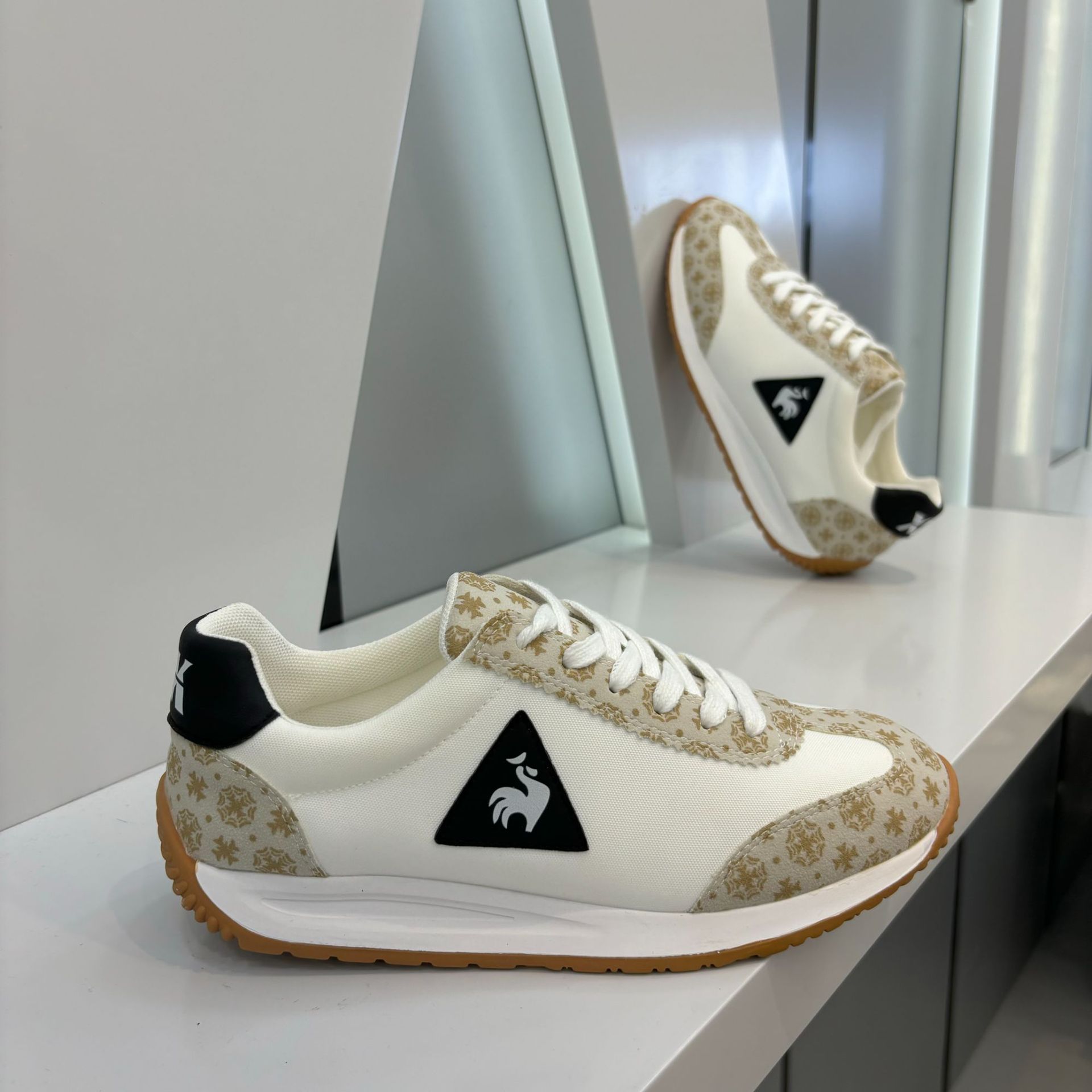 Scarpe bianche da uomo 2022 nuova tendenza autunnale comode scarpe in tessuto boutique per giovani personalità basse basse scarpe Forrest Gump_voghion.com