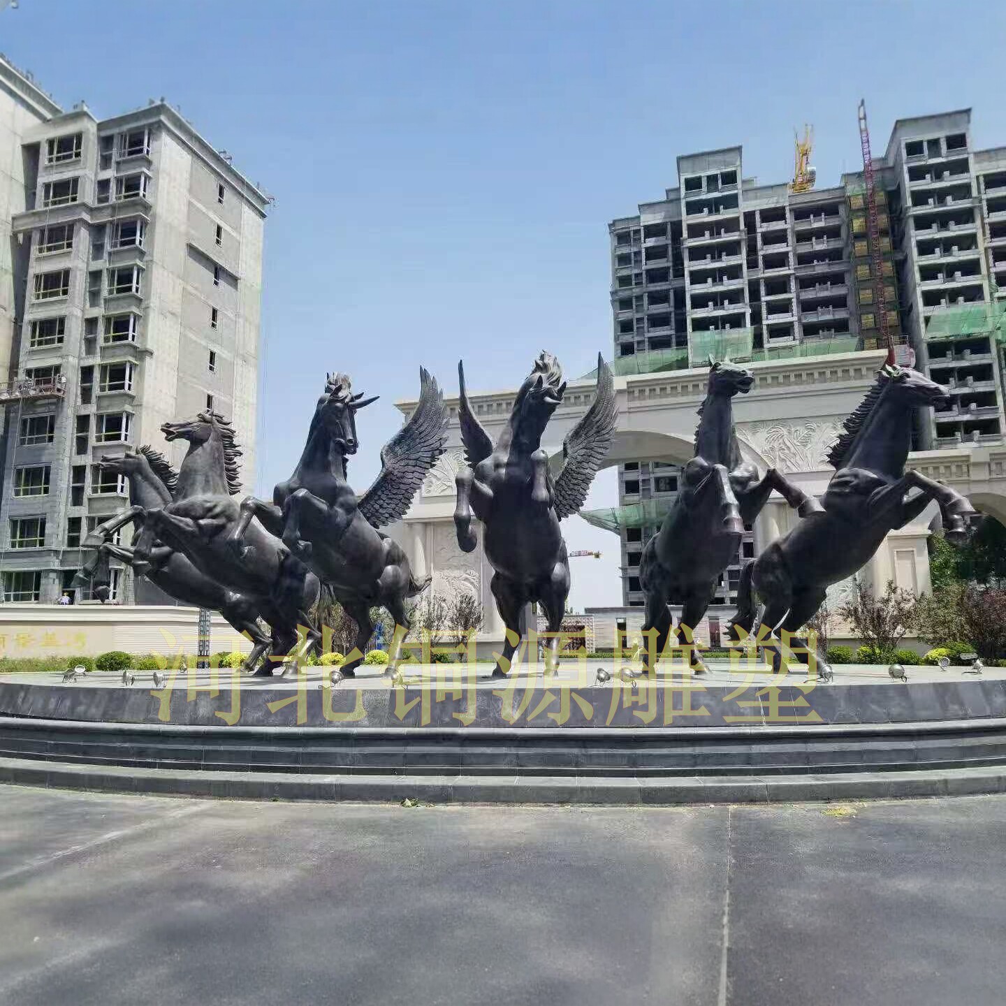 大型铜马雕塑户外园林摆件铸铜飞马群马人物骑马铜雕景观装饰品