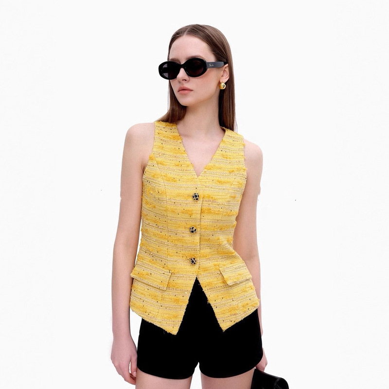 French-Style Tweed Sleeveless V-Neck Vest for Women with Sequin Three-Button Design, Slimming and Elegant for Commuting Wear