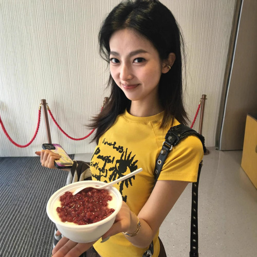 American Style Spicy Girl Dopamine Yellow Straight Shoulder Short Sleeve T-Shirt for Women - Summer 2025 New Arrival Slimming and Fitting Short Top