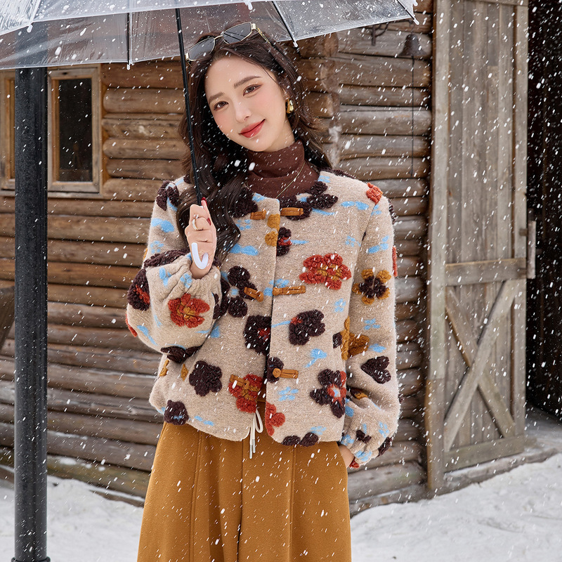 Chanel-Style 3D Floral Woolen down Jacket for Women, Short 90% White Duck Down, Thickened for Winter, Warm, Slimming, and Age-Reducing Coat