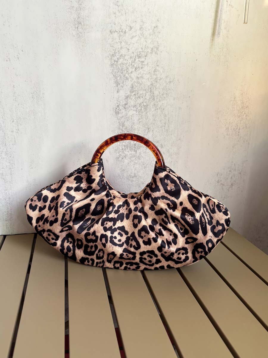 Estilo de celebridad de Internet 2023 nuevo bolso de nicho bolso de mano de mujer bolsa de nube de seda plisada cena verano bolso de mujer