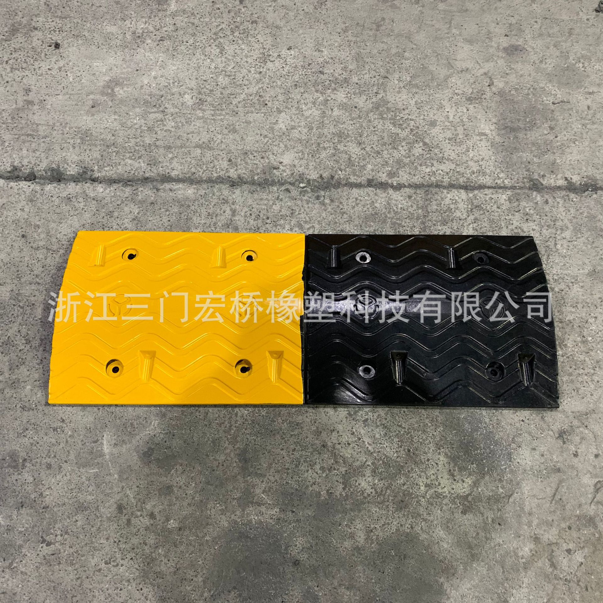 公路优质橡胶减速带