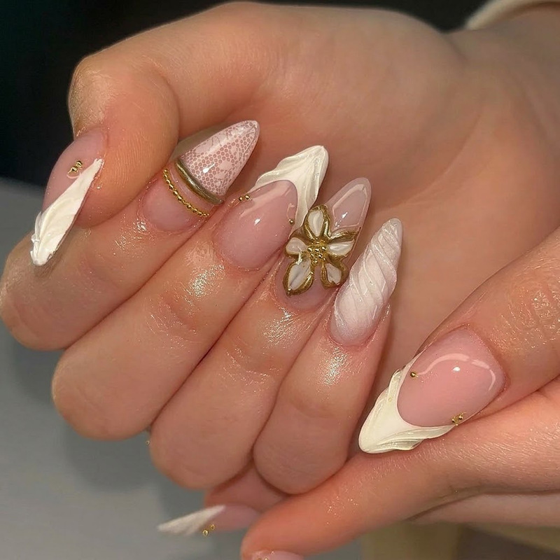 3D Embossed Gilded Three-Dimensional European and American Best-Selling White Lace French Style Brightening Wearable Almond Nail Tips 3D Embossed Gilded Three-Dimensional European and American Best-Selling White Lace French Style Brightening Wearable Almond Nail Tips