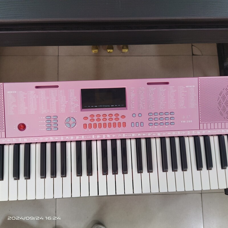 Keyboard for Children and Adults, 61-Key Multifunctional Electronic Keyboard Piano Yongmei Ym-288388 Pink Music Playable Keyboard for Children and Adults, 61-Key Multifunctional Electronic Keyboard Piano Yongmei Ym-288388 Pink Music Playable