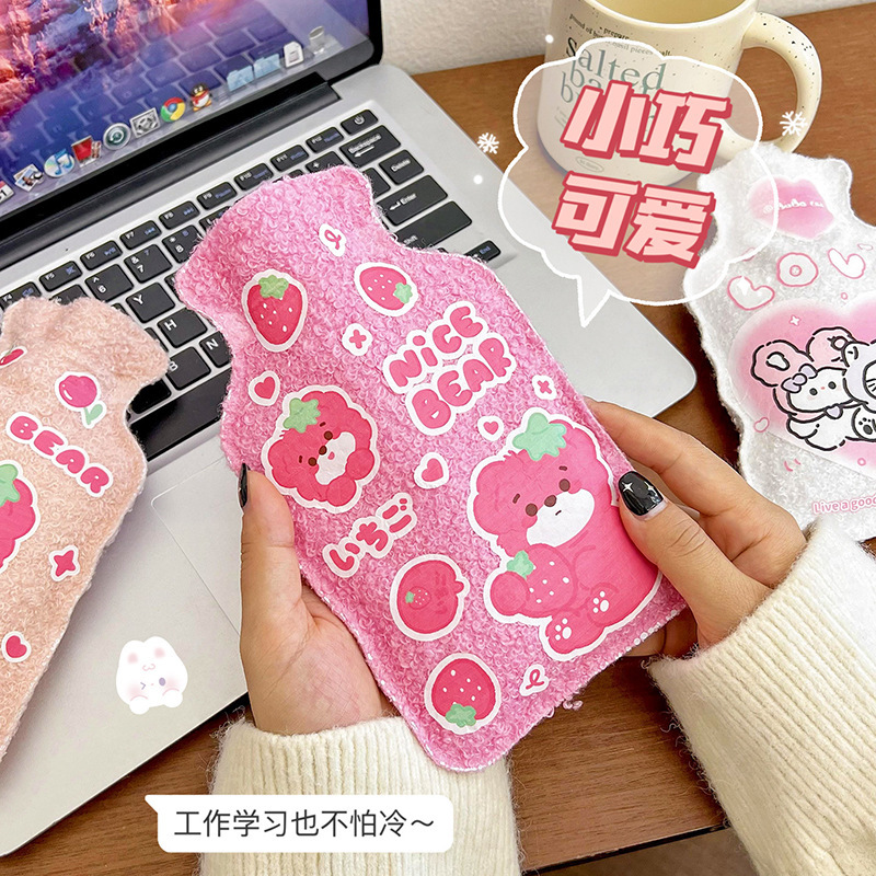 冬のぬいぐるみの湯たんぽの学生が可愛いです。|undefined