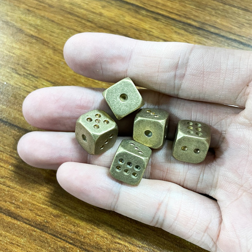 Personalized pure copper dice for bars and nightclubs, practical brass round dice accessories, crafts transfer gifts