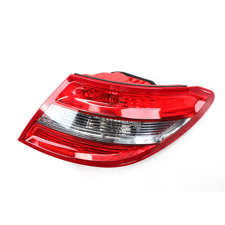 Aplicable a 08 09 10 Mercedes-Benz Clase C W204 / C180 / C200C230 conjunto de luz trasera luz de freno caja de luz