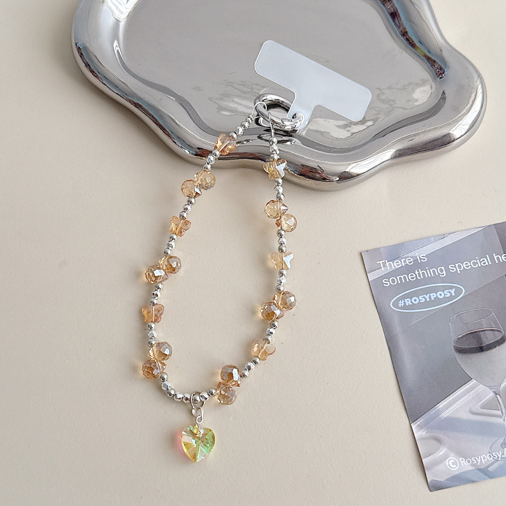 Boutique hecho a mano de alta gama teléfono móvil cadena colgante mujer ins fresa mariposa amor colgante moda teléfono móvil cadena colgante corto