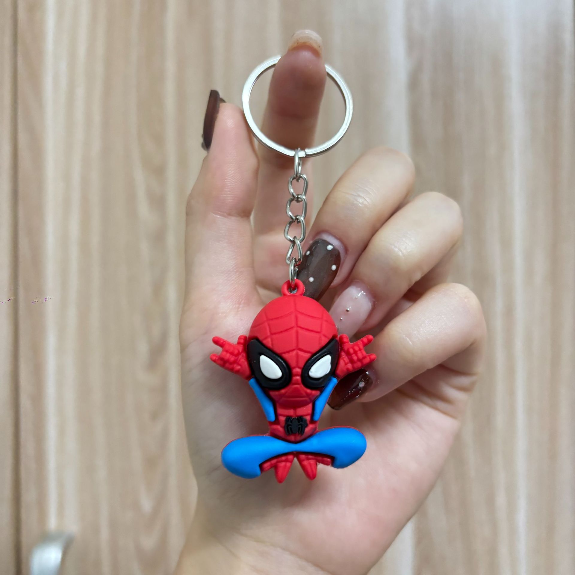 Four-link chain Spider-Man*crouching with hands raised