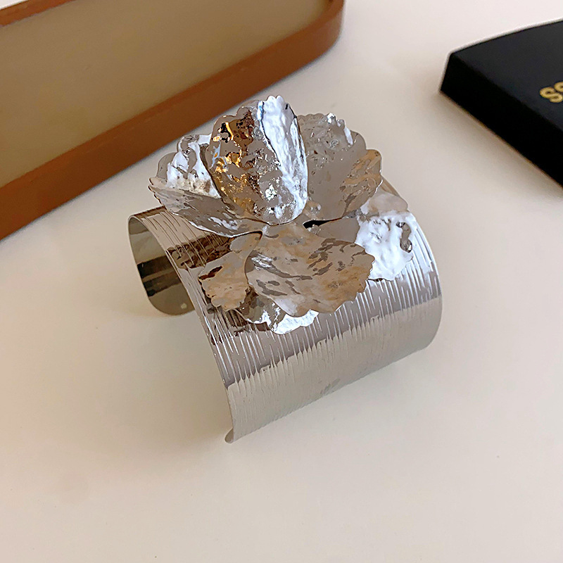 冷たい風のシンプルな金属の格子縞のブレスレット欧米の越境する新型の手環の小さい大衆のファッションの高級感の手飾りの卸売り|undefined
