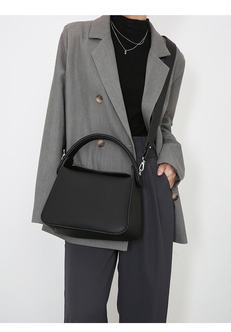  Women's Bags Large Capacity Soft Cigarette Case Bag 2023 New Solid Color Casual Pillow Bag Khaki Commuter Hand Crossbody Bag_voghion.com