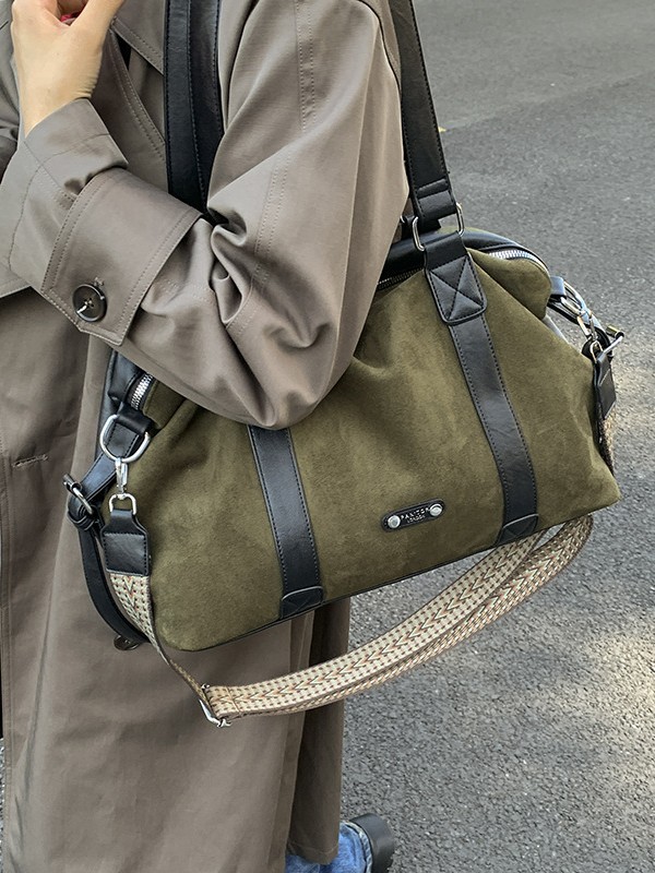 Otoño y invierno de alta popularidad de gran capacidad bolso de mano para mujeres 2025 nuevo estilo de moda de seda de viaje mochila de hombro