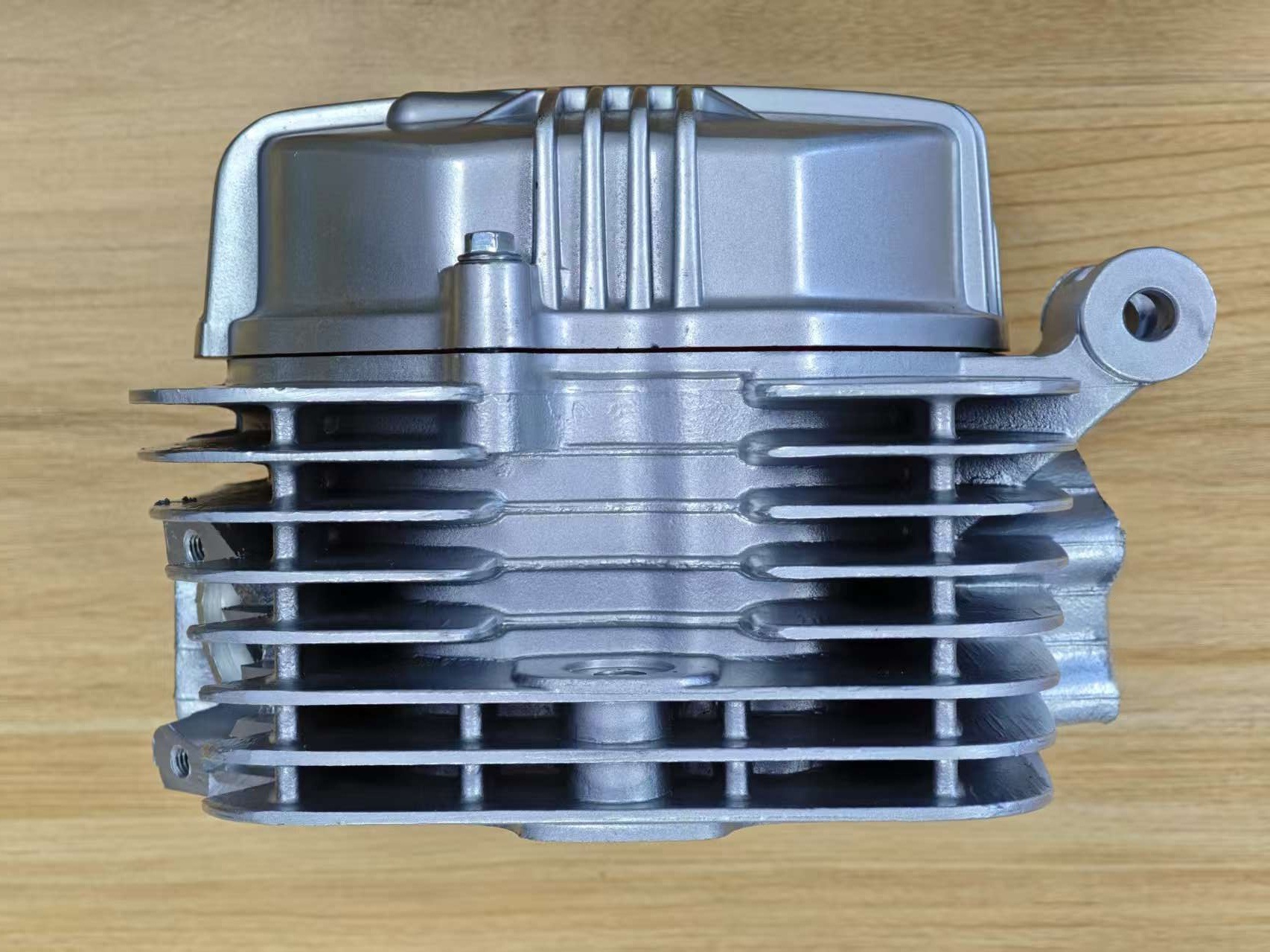 Motorcycle CG200 cylinder head assembly, compatible with Zongshen, Lifan, and Loncin 200cc engines, replacement part for cross-border sales