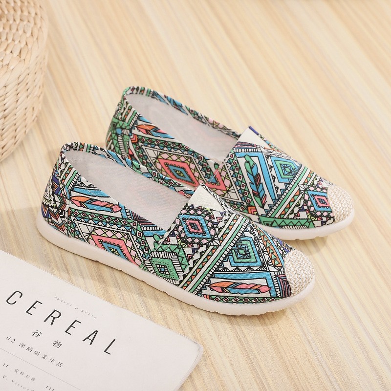 25 zapatos de mujer de primavera y otoño zapatos casuales zapatos de lona zapatos de estudiante zapatos de pescador zapatos planos zapatos de tela viejos de Beijing