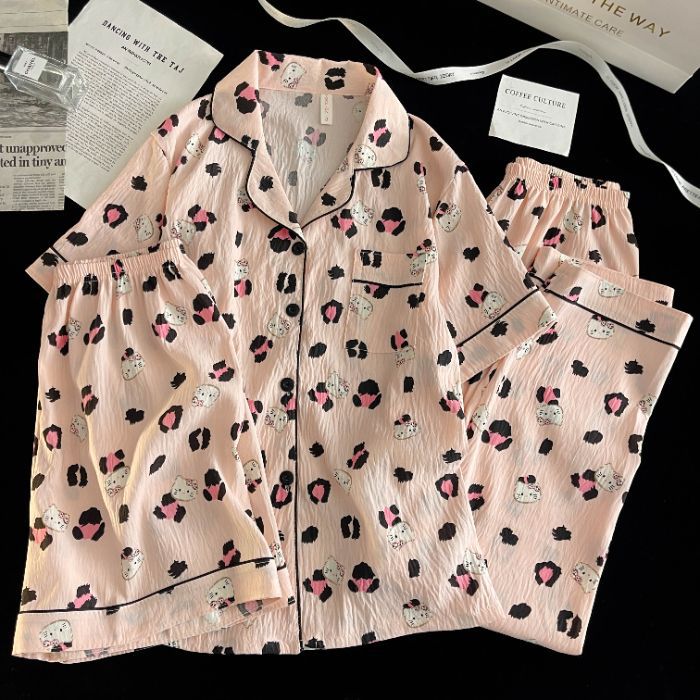 Venta al por mayor transfronteriza de tres piezas nube de algodón solapa cárdigan de dibujos animados pantalones de manga corta pantalones cortos ropa a domicilio traje de pijama de mujer