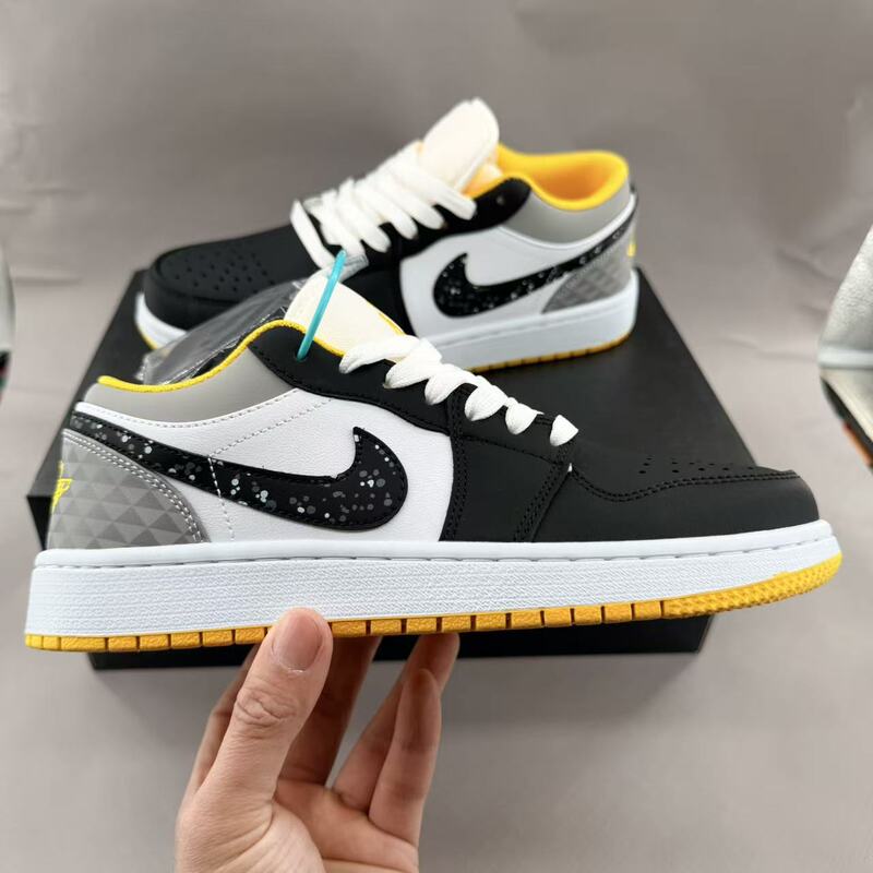 【Direct from Manufacturer】Qiao Yi's Popular Model Meituan Black and White Starry Sky Aj1 Men's Shoes Versatile Casual Sneakers Sports Shoes 【Direct from Manufacturer】Qiao Yi's Popular Model Meituan Black and White Starry Sky Aj1 Men's Shoes Versatile Casual Sneakers Sports Shoes