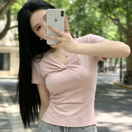 白色V领短袖t恤女夏季2026款纯欲扭结设计感正肩修身上衣