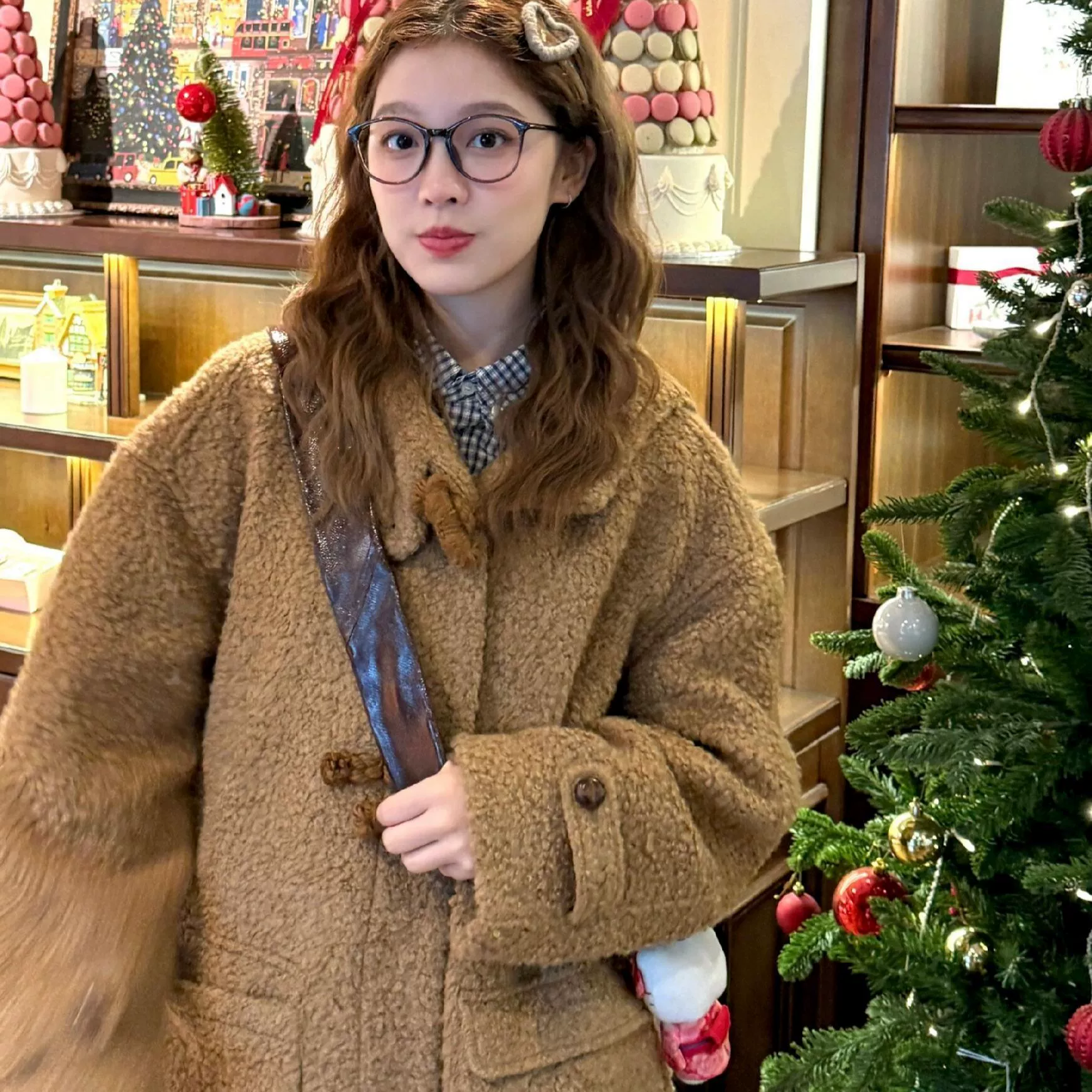 Пальто с капюшоном из овечьей шерсти в ретро колледж-стиле, коричневое, миди, корейская ламб-вул, женское, зима