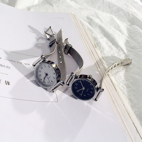 Cross-border new style watch elegant fashion European and American retro trend women's watch Korean simple small round bracelet watch 
