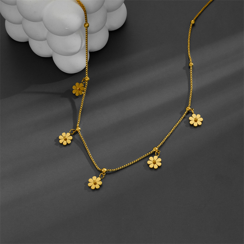 Titanium Steel 18K Gold Plated Elegant Plating Flower Pendant Necklace display picture 2