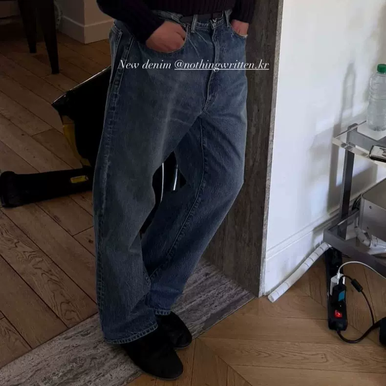 2天2025冬季新韩国东大门not*ing written复古浅蓝色加绒牛仔裤女