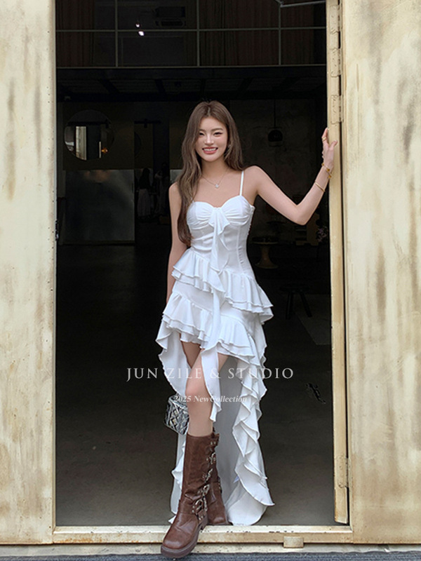 轻熟小众不撞款裙子带胸垫白色吊带裙女夏装不规则荷叶边连衣长裙|undefined