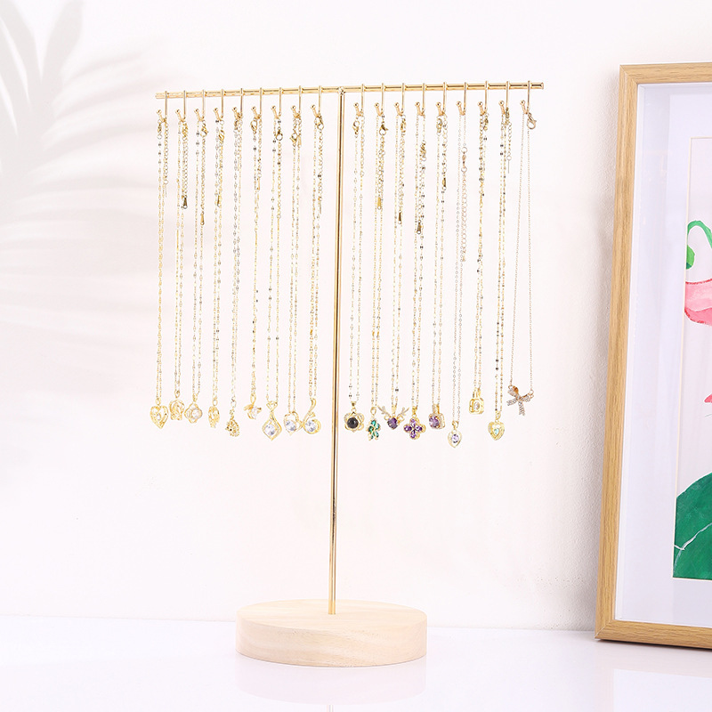 ��Լ���������ܼ������μ����ɹҵ�׹���Ӱ�̯���е�����Ʒչʾ��