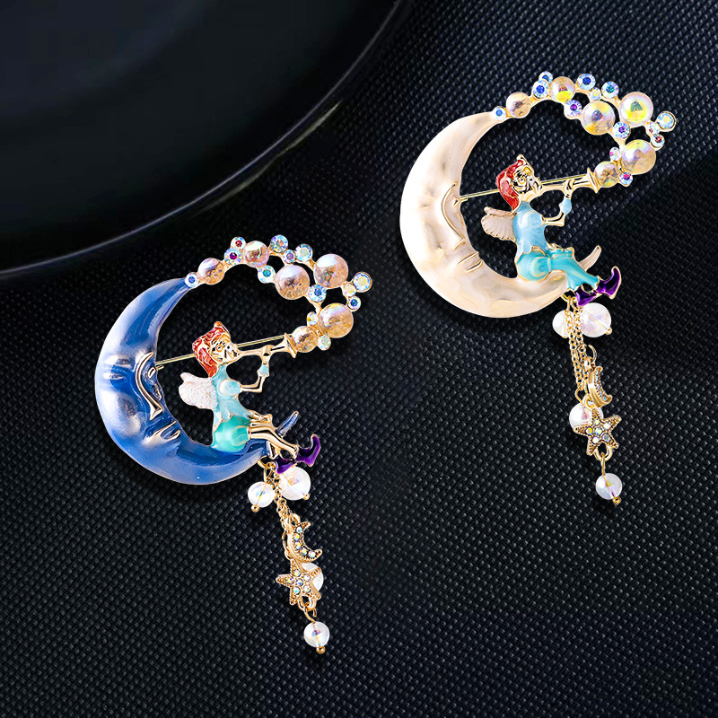 Cross-border European and American Middle Ancient Retro Heavy Industry Moon Little Man Brooch Alloy Tassel Pendant Clothing Accessories