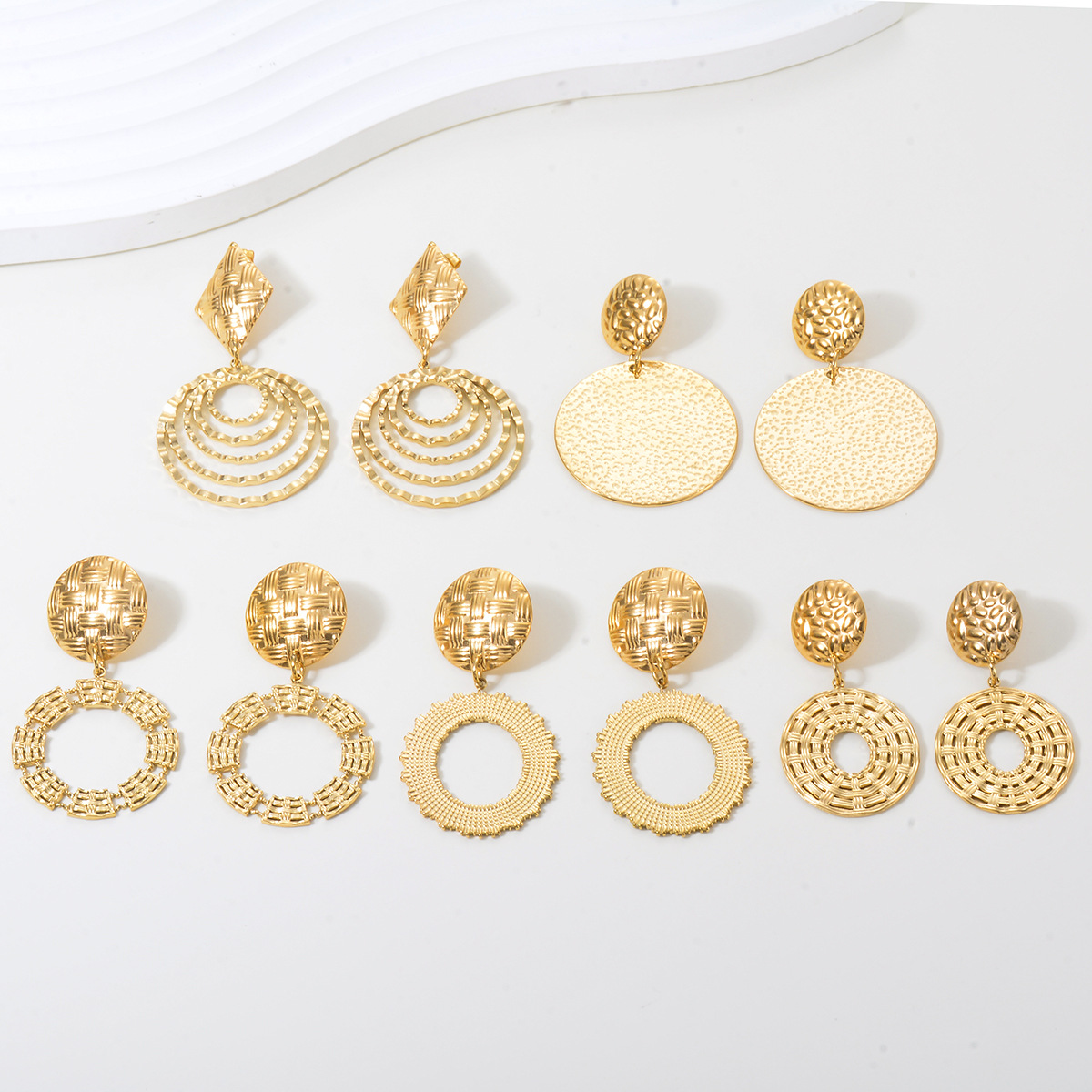 1 Pair Retro Round Plating Stainless Steel Drop Earrings display picture 9