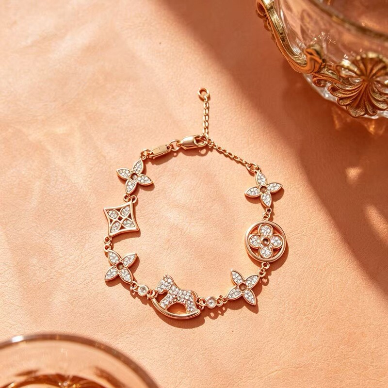 Year of the Horse Six-Leaf Clover Full Diamond Rhombus Donkey Old Flower Elegant Bracelet Light Luxury High-End French Style Sparkling Little Horse Bracelet