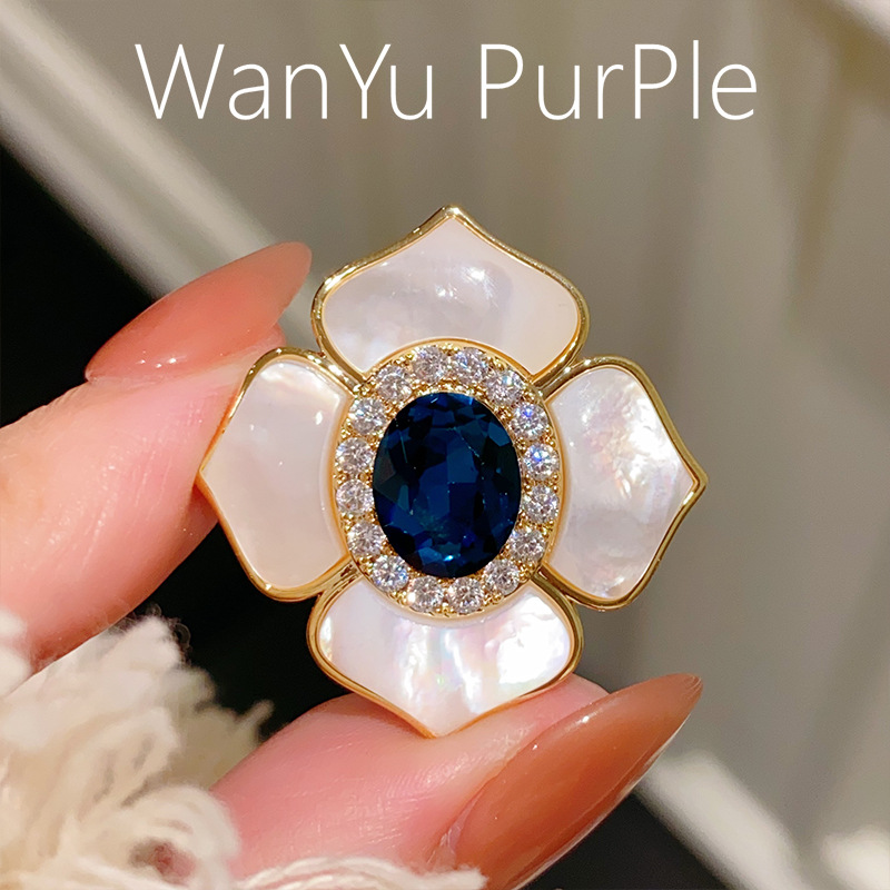 French Entry Luxury Sapphire Natural Shell Four-leaf Clover Brooch Corsage Elegant High-end Suit Jacket Pin Buckle