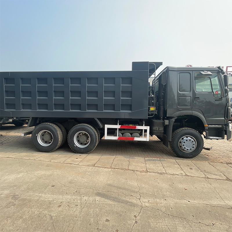 Sinotruk Howo 6*4 Dump Truck for Cross-Border Export, 375 Horsepower, Port and Dock Transport Vehicle, Color Customizable