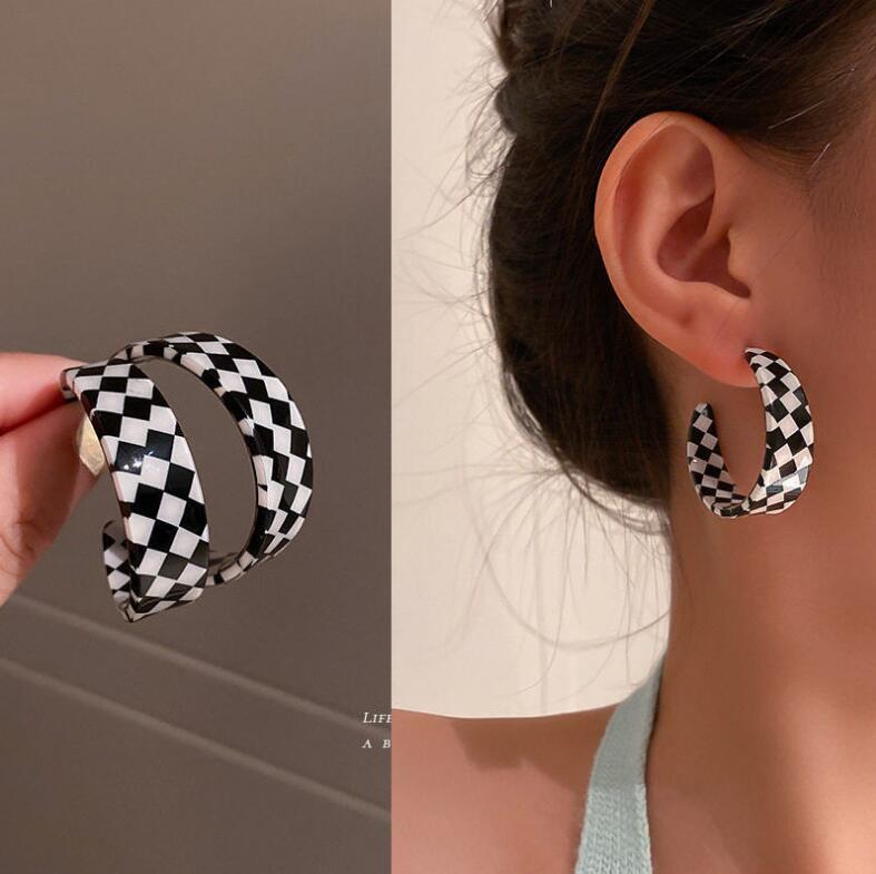 925 Silver Pin Vintage Earrings Exaggerated Large Circle Black and White Plaid Earrings Autumn and Winter All-match Chessboard Earrings Women's Earrings 925 Silver Pin Vintage Earrings Exaggerated Large Circle Black and White Plaid Earrings Autumn and Winter All-match Chessboard Earrings Women's Earrings