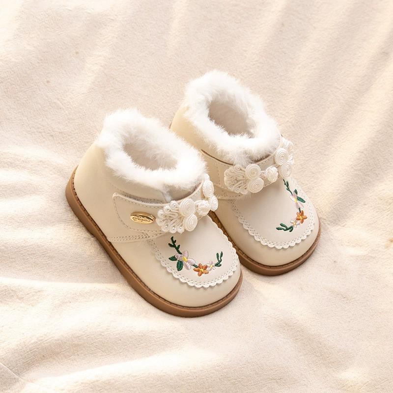 女の赤ちゃんの綿の靴、冬のベルベットのレザーブーツ、柔らかい底の子供用中国風の刺繍入り女の子のショートブーツ、漢服の靴、プリンセスシューズ|undefined