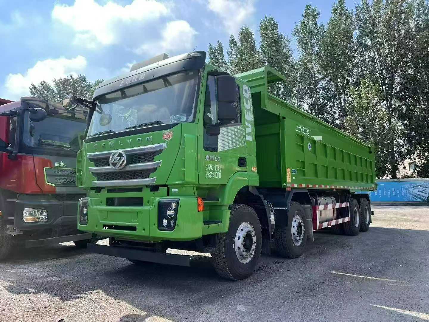 Saic Hongyan Heavy-Duty Dump Truck with 8+8 Double-Decker Chassis, 480 Horsepower, Euro 6, Front Four-Wheel and Rear Eight-Wheel Drive
