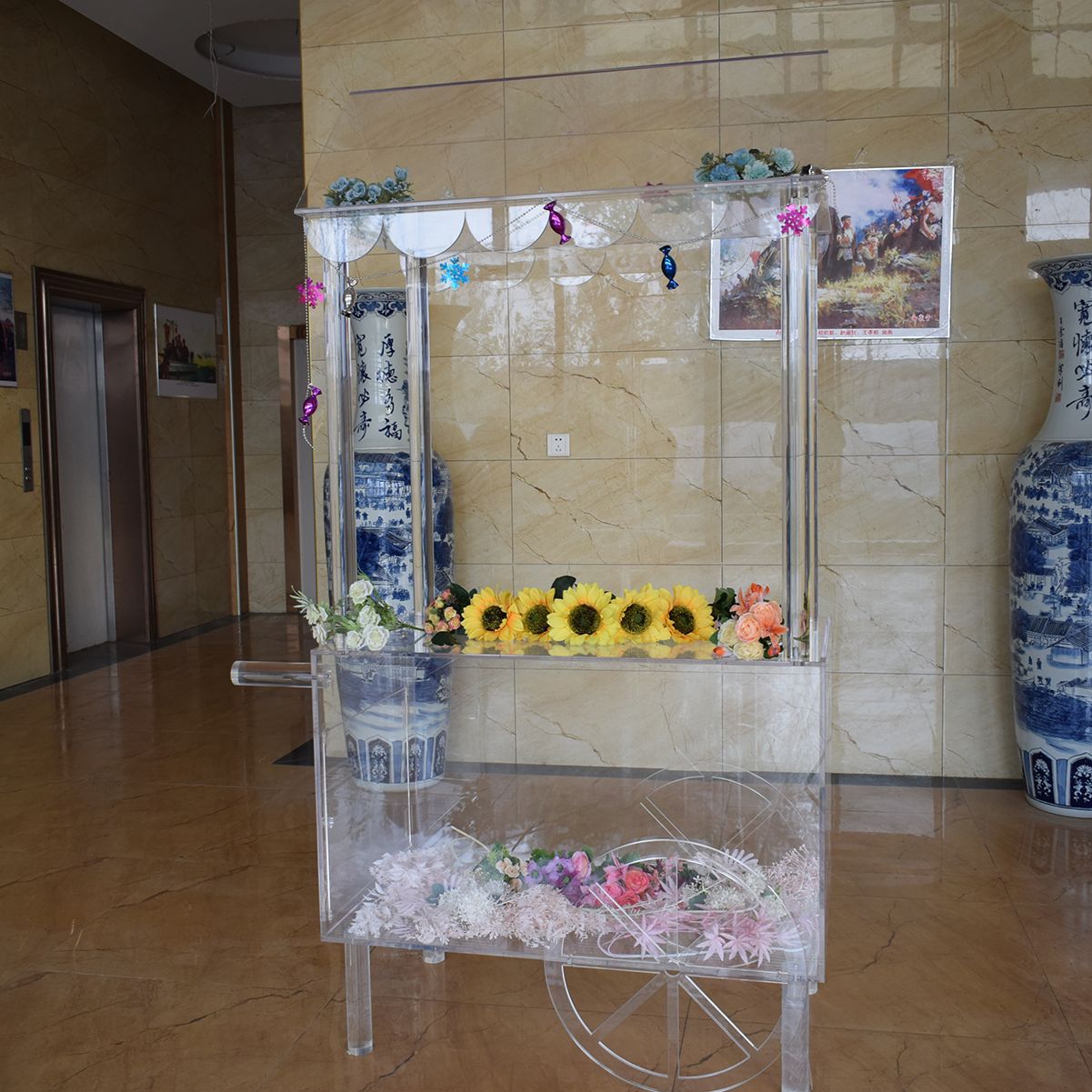 来图定制亚克力造型美陈装置有机玻璃透明小推车造型异形定做厂家