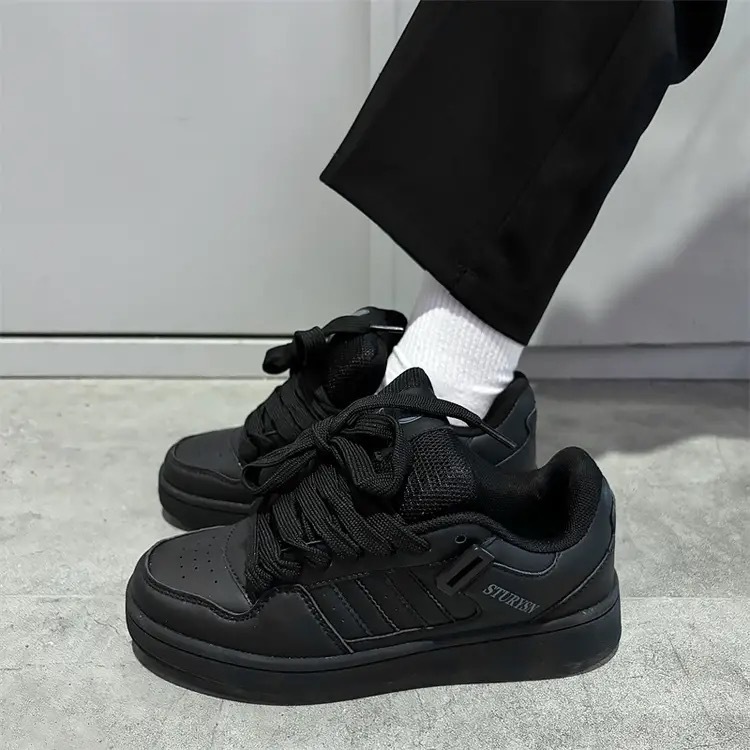 2025 nuevos estudiantes ociosos nichos hombres y mujeres parejas de skate de moda coreana in-street retro zapatos de skate de color para mujeres