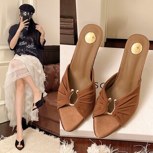 �p���L�߸�һ����ЬŮ�ļ��⴩2026�¿���^����¶ֺ�ԸЛ���Ь��