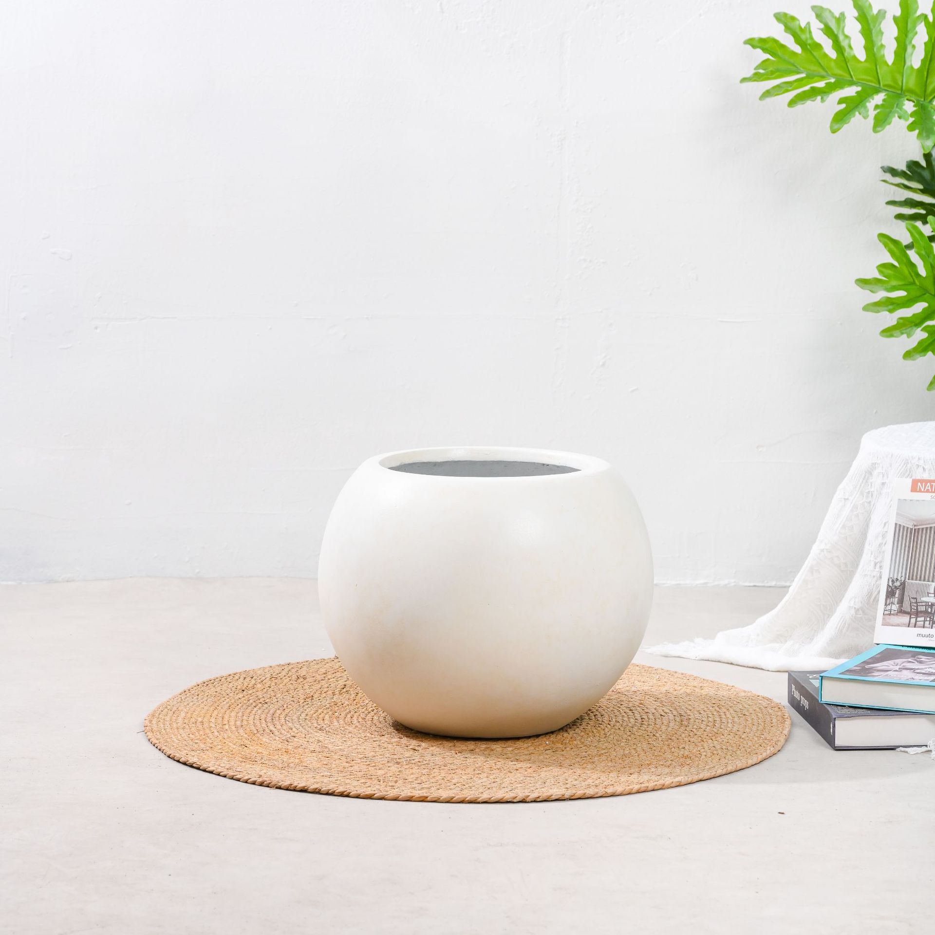 Lodo de magnesio del norte de Europa gran maceta de flores esférica suave minimalista gran flor de gran tamaño sala de estar decoración de la villa de alojamiento residencial centro comercial